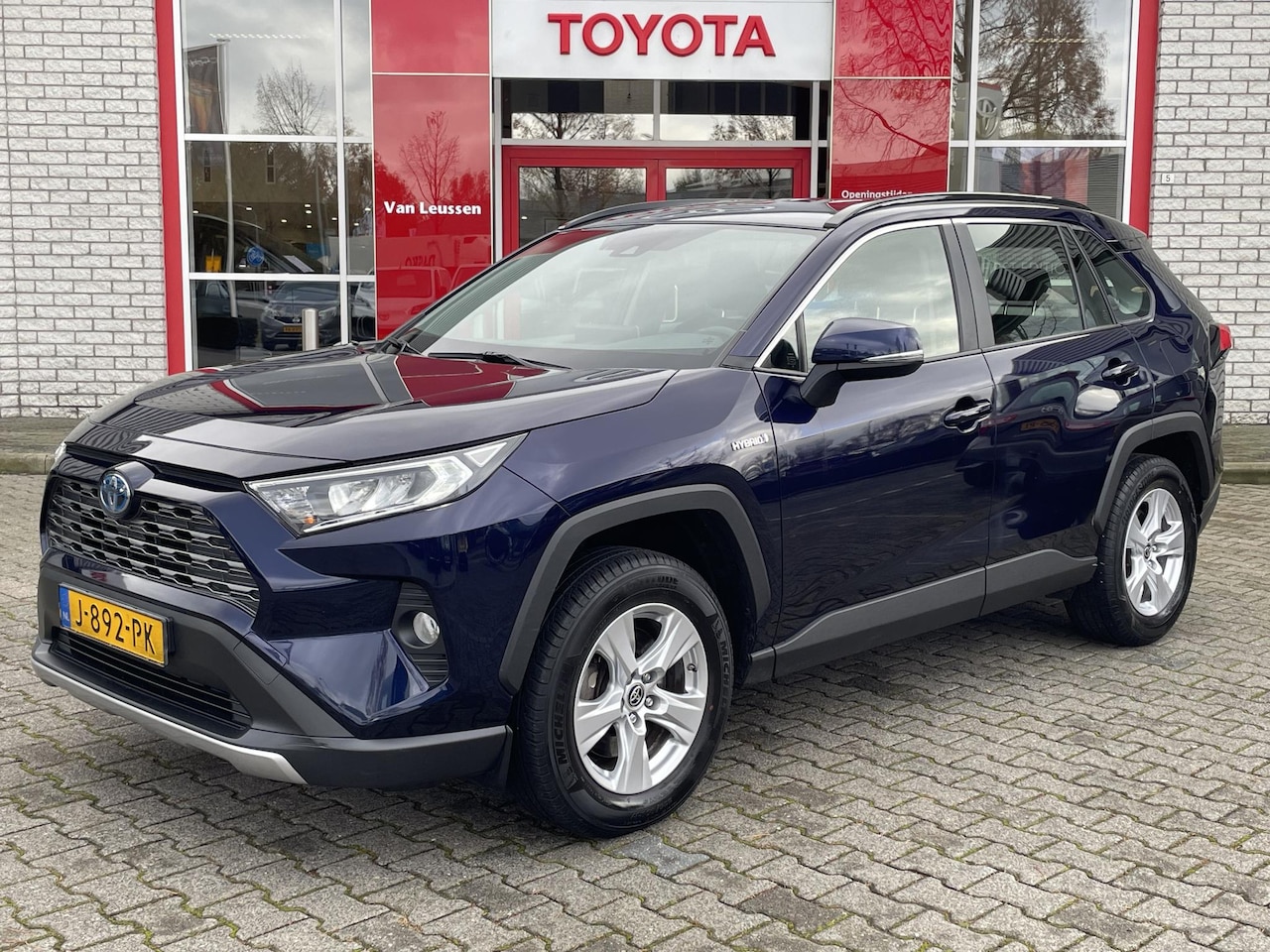 Toyota RAV4 - 2.5 HYBRID ALARMKLASSE-3 TREKHAAK PARK-SENSOREN APPLE/ANDROID CAMERA CLIMA AD-CRUISE NL-AU - AutoWereld.nl