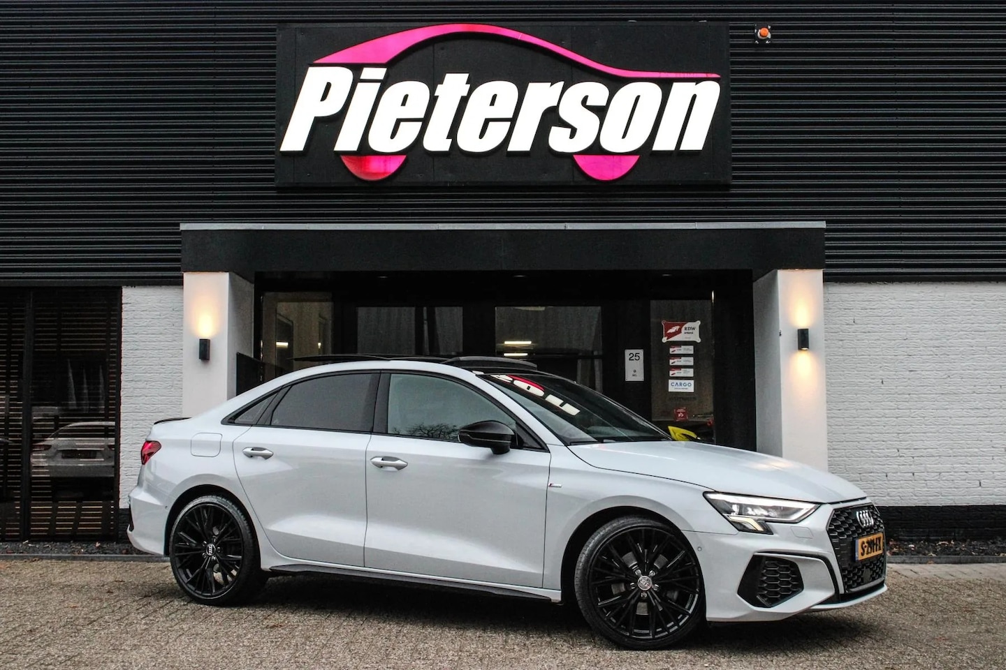 Audi A3 Limousine - 30 TDI RS 3x S-Line PANO SFEER VIRTUAL VOL! - AutoWereld.nl