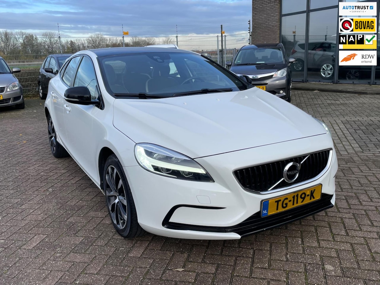 Volvo V40 - 1.5 T3 Dynamic Edition 1.5 T3 Dynamic Edition, Automaat, 2e eig afk, Geen import, Nap, Dealer oh! - AutoWereld.nl