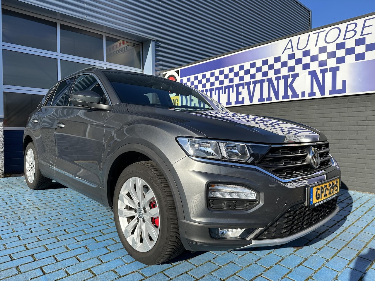 Volkswagen T-Roc - 1.5 TSI Sport ADAP CRUISE APPLE STOELVERW. - AutoWereld.nl