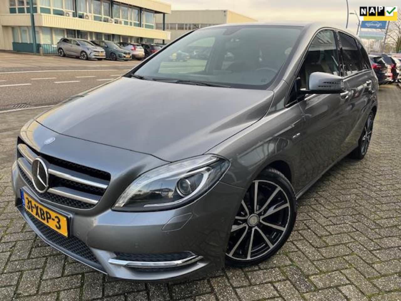 Mercedes-Benz B-klasse - 180 Ambition amg-line automaat - AutoWereld.nl