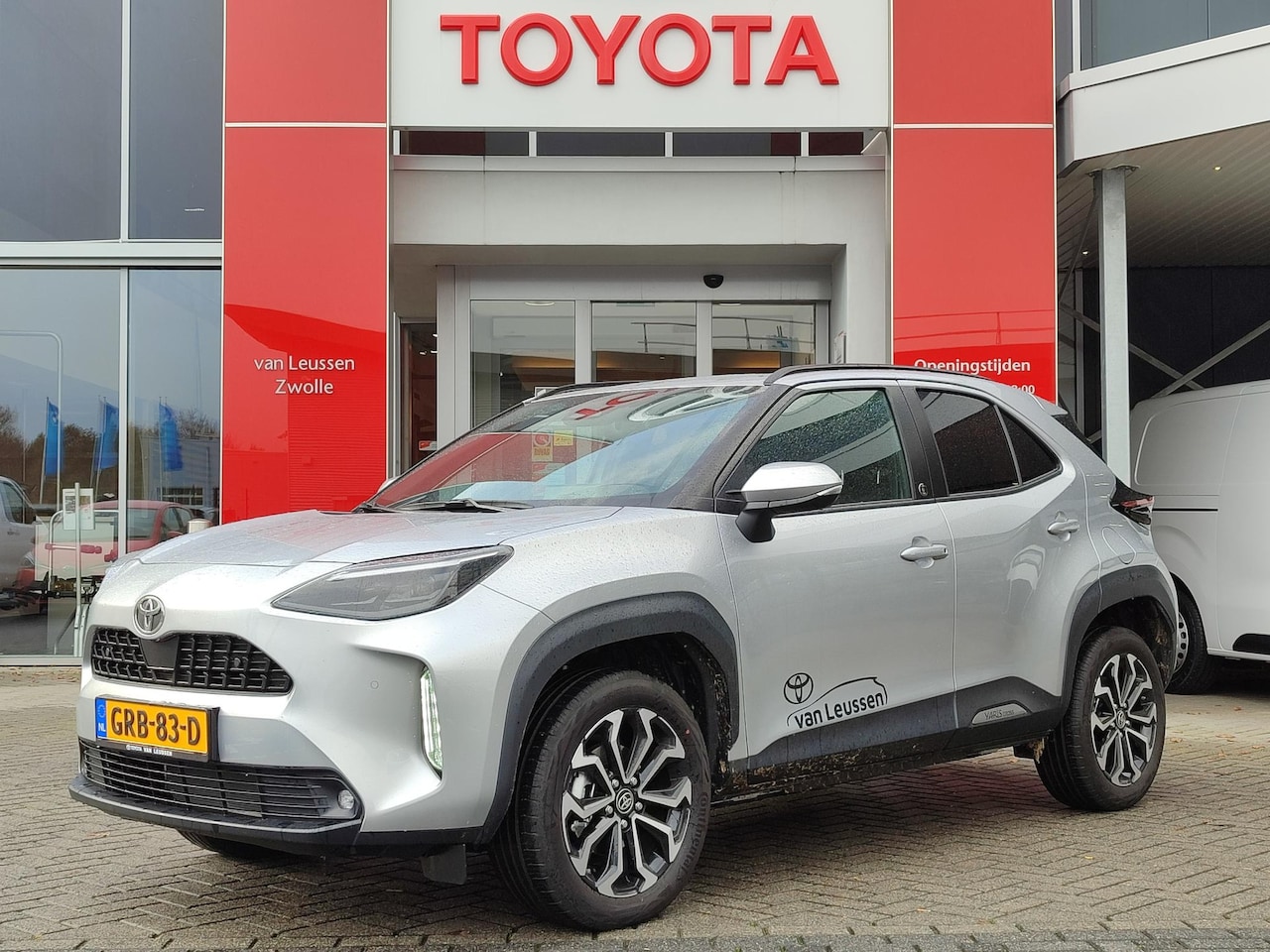 Toyota Yaris Cross - 1.5 HYBRID 130 FIRST EDITION STOEL/STUURVERW PARK-SENSOREN AD-CRUISE CAMERA KEYLESS NAVI A - AutoWereld.nl