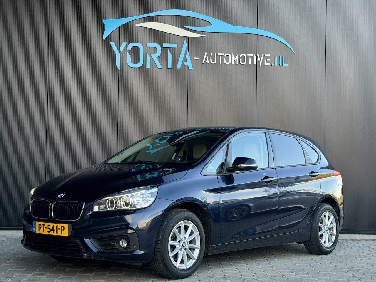 BMW 2-serie Active Tourer - 218i AUTOMAAT*CAMERA*HUD*LEDER*NL AUTO - AutoWereld.nl