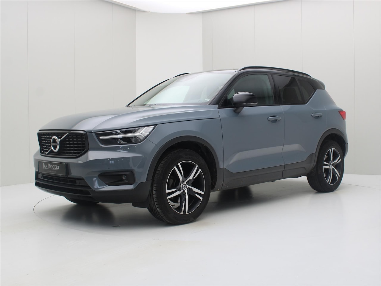 Volvo XC40 - T3 163pk Geartronic R-Design [ LED+CARPLAY+CAMERA+CLIMAAT+CRUISE+PDC+NAVIGATIE ] - AutoWereld.nl