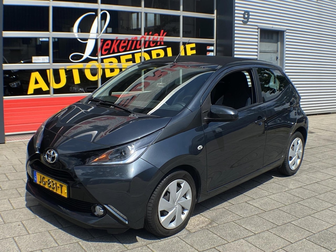 Toyota Aygo - 5Drs -1.0 VVT-i X-Wave Cabrio ( Electrisch dak ) - Navigatie / Apple CarPlay I Airco I LED - AutoWereld.nl