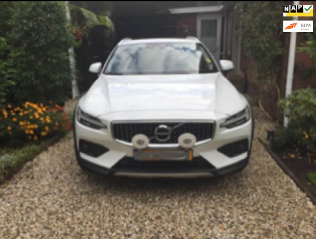 Volvo V60 Cross Country - 250pk Geartronic 8-traps, All Wheel Drive, Panoramadak, Full Options, El.Thaak, Nieuwstaat - AutoWereld.nl