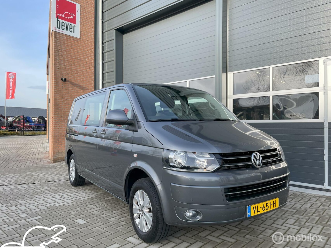 Volkswagen Transporter - 2.0 TDI L1H1 rolstoelbus zelfrijden achter het stuur. - AutoWereld.nl