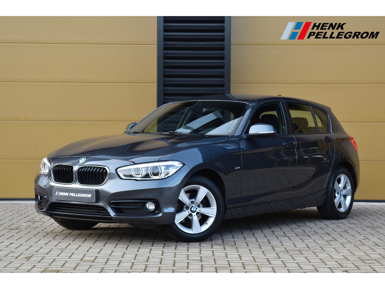 BMW 1-serie - 116i Executive * Sport line * LED * M leerstuurwiel * Sportstoelen * - AutoWereld.nl