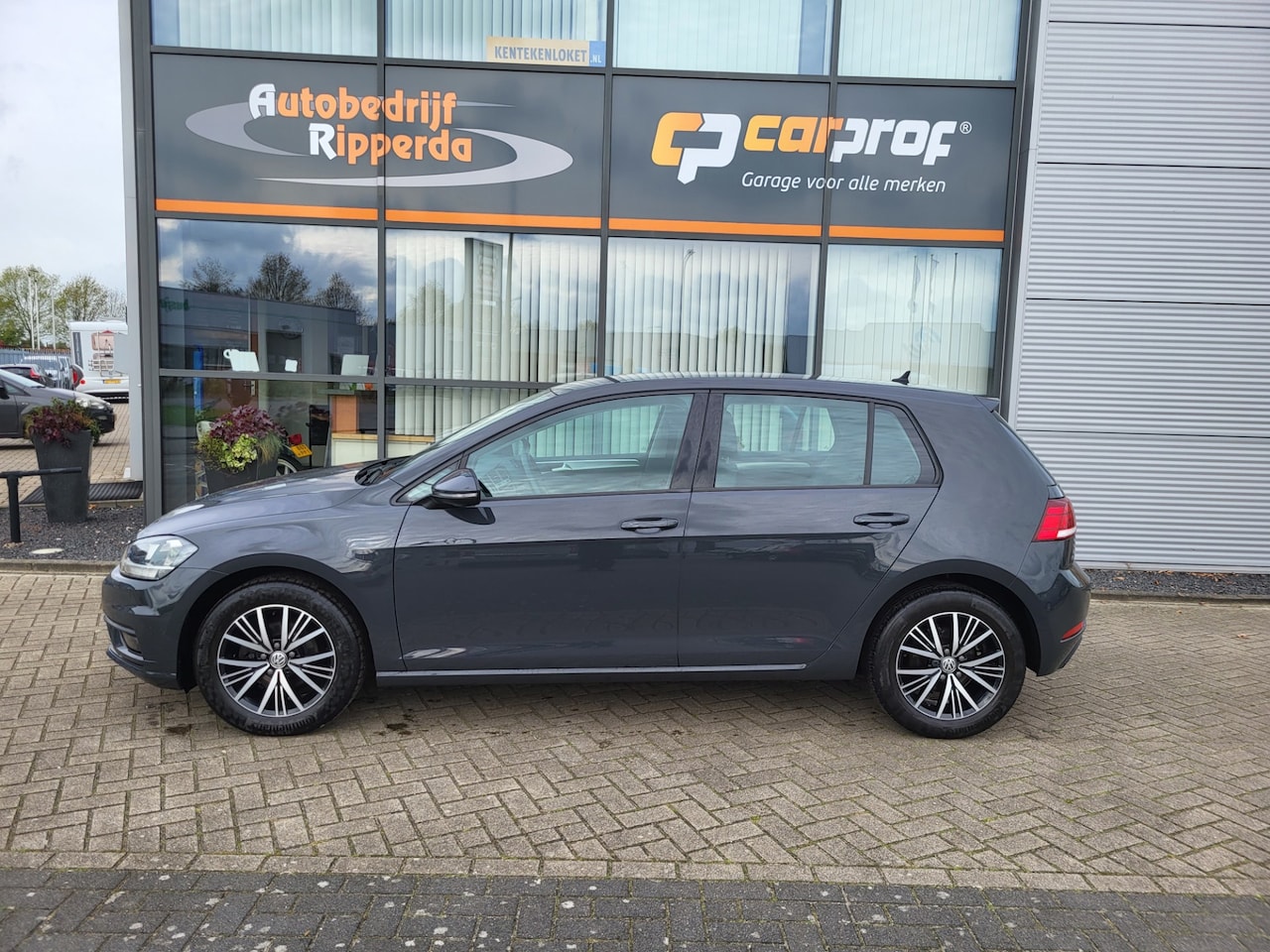 Volkswagen Golf - 1.0 TSI Trendline 1.0 TSI Trendline - AutoWereld.nl