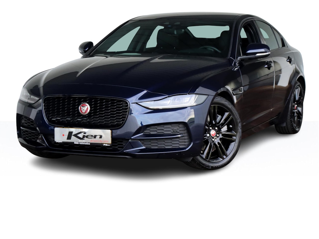 Jaguar XE - 2.0 P250 SE | Blackline 18" | Lederenbekleding | Groot navi | - AutoWereld.nl