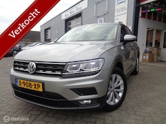 Volkswagen Tiguan - 1.5 TSI ACT Comfortline Business/LED/AUTOMAAT/Airco/Panodak/Apple carplay/Navi/18''/Trekha