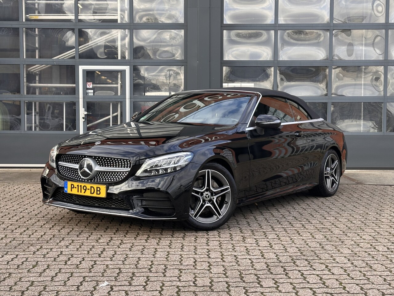 Mercedes-Benz C-klasse Cabrio - C 180 AMG Line | Trekhaak | Airscarf | Apple Carplay | Stoelverwarming | Achteruitrijcamer - AutoWereld.nl