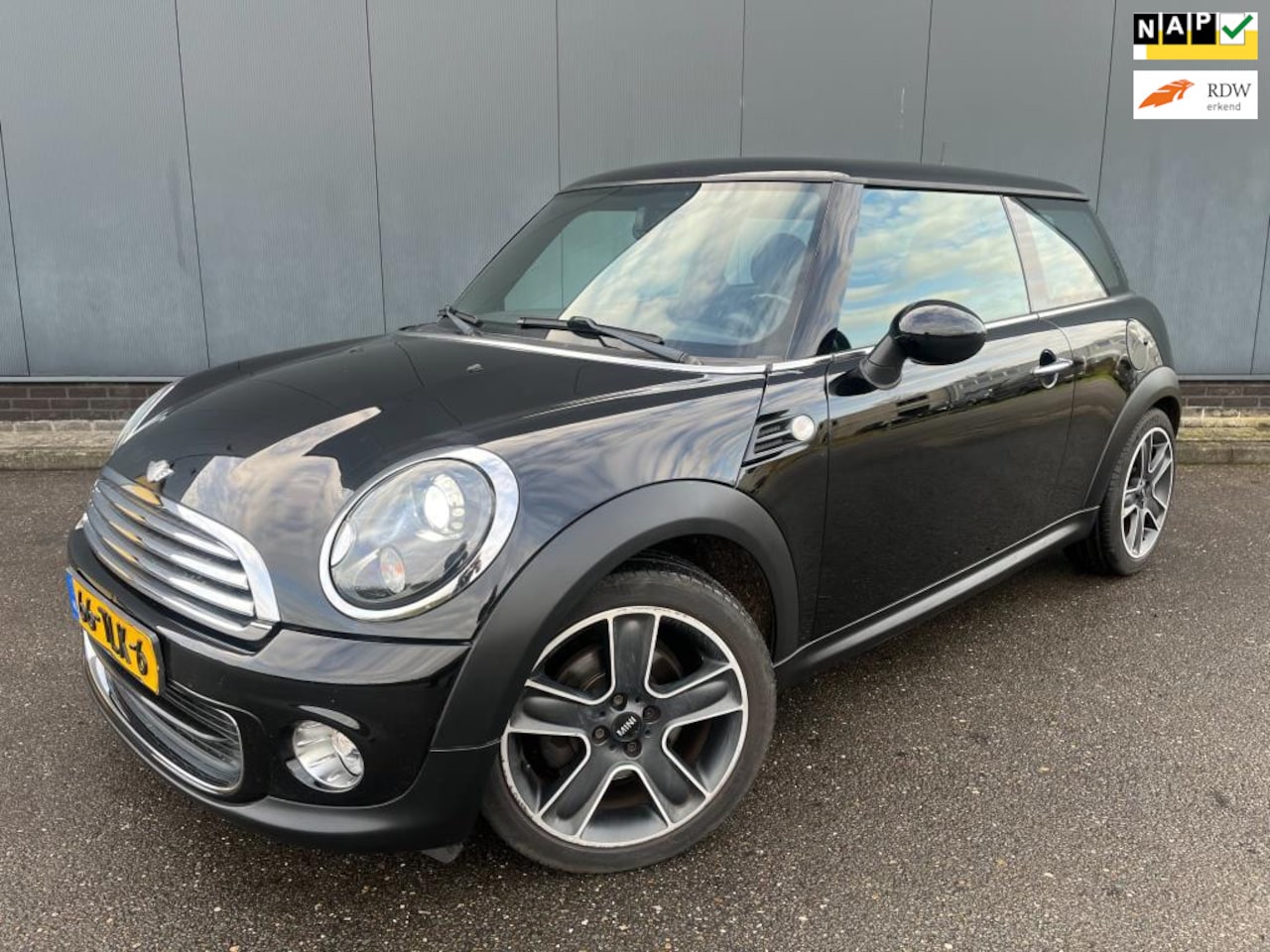 MINI One - Mini 1.6 Red Hot-Cruise control-Airco-Sport-LM-Bluetooth - AutoWereld.nl