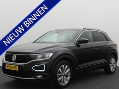 Volkswagen T-Roc - 1.5 TSI Style Business TREKHAAK / VIRTUAL / STOELVERW / CAMERA / FULL LED / CARPLAY / NL-A