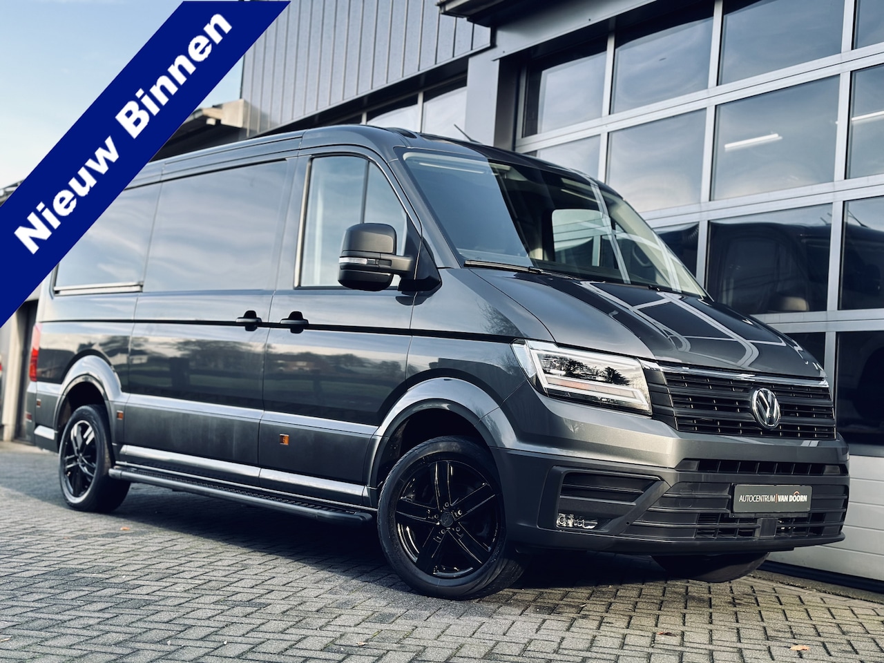 Volkswagen Crafter - 30 2.0 TDI 140pk | DSG | L3H2 | 2x Schuifdeur | Camera | Navigatie | Trekhaak | LM velgen - AutoWereld.nl