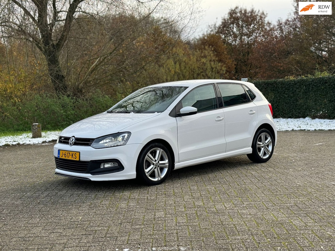 Volkswagen Polo - 1.2 TSI Highline R-LINE I CRUISE I PDC I CAMERA I 105PK - AutoWereld.nl