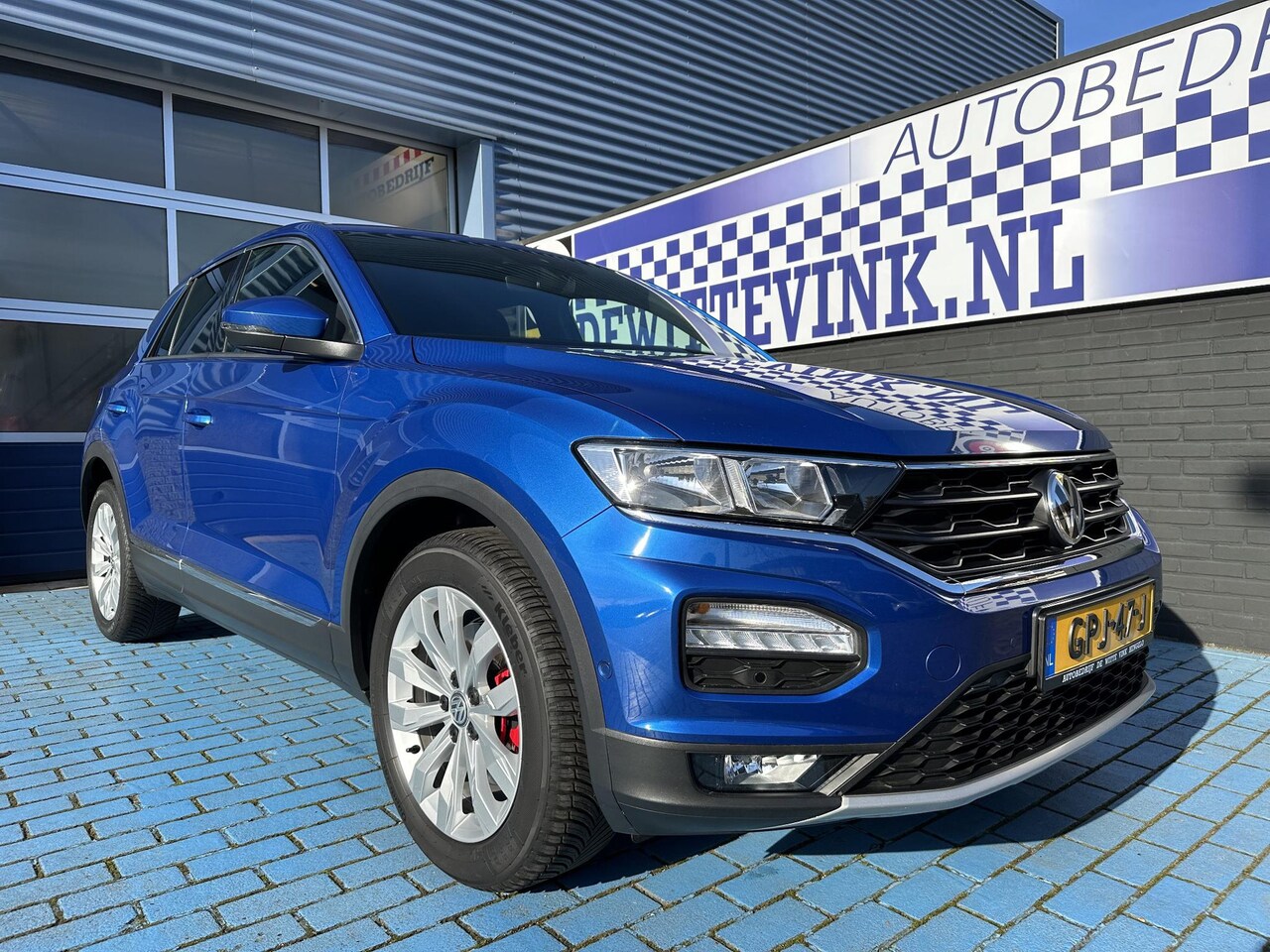 Volkswagen T-Roc - 1.5 TSI Sport ADAP CRUISE TREKH P-CAM BLISS APPLE - AutoWereld.nl