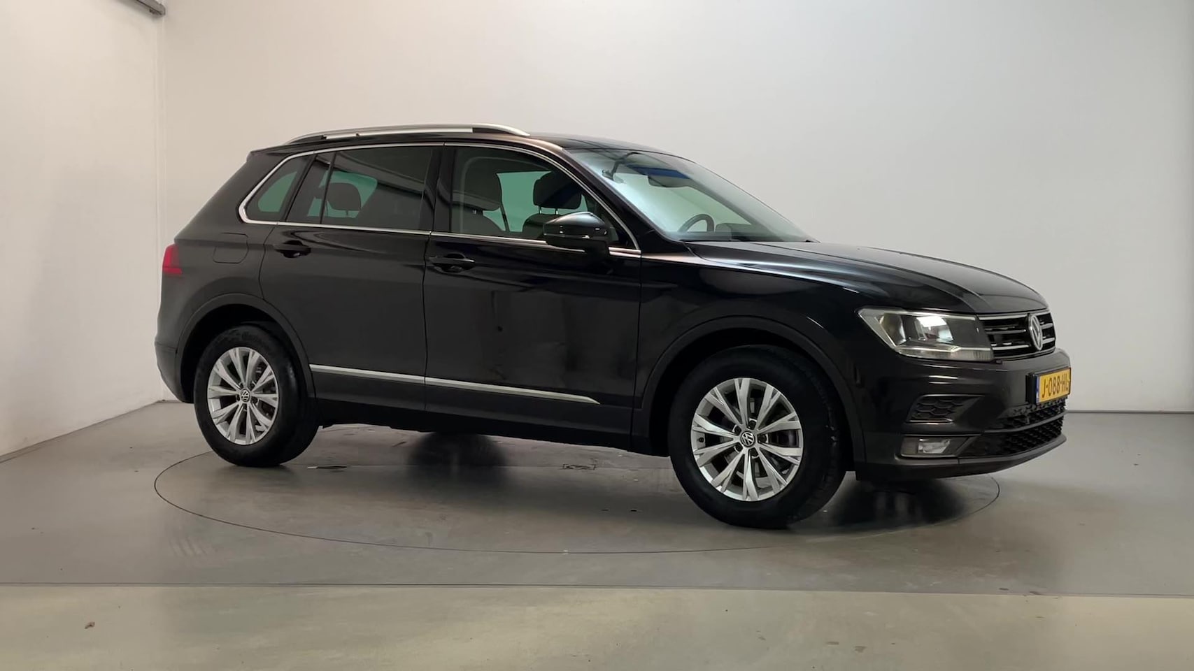 Volkswagen Tiguan - 1.5 TSI 150pk DSG ACT Comfortline Business Stoelverwarming Navigatie DAB+ App-Connect - AutoWereld.nl