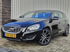 Volvo V60 - 1.6 T3 /Dealer Onderhouden/PDC/Trekhaak/Navi