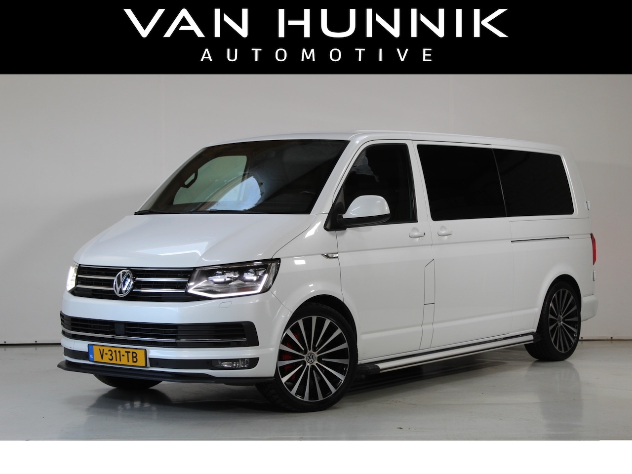 Volkswagen Transporter - 2.0 TDI L2H1 DC Highline 204Pk | Alcantara Hemel - AutoWereld.nl