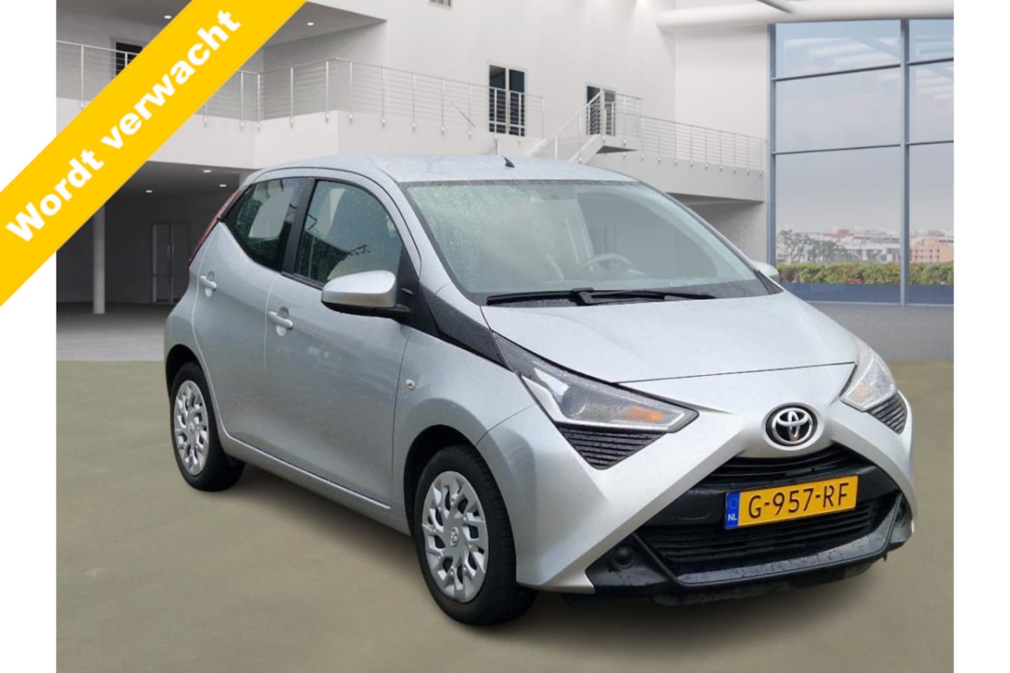 Toyota Aygo - 1.0 VVT-i x-play AUT! 1e Eig! Camera! Carplay! VERWACHT!! - AutoWereld.nl