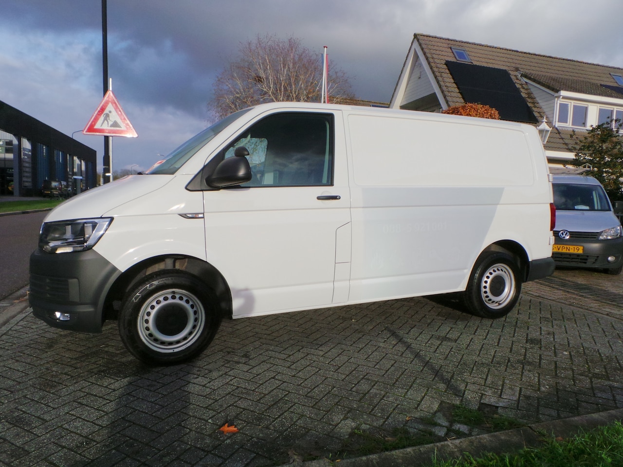 Volkswagen Transporter - 2.0 TDI 110kw/150pk L1H1 airco,cruise,navigatie,pdc,enz - AutoWereld.nl