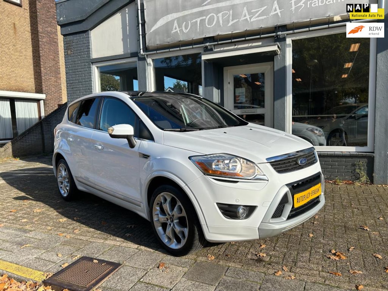 Ford Kuga - 2.5 20V Titanium / PANODAK / PDC - AutoWereld.nl