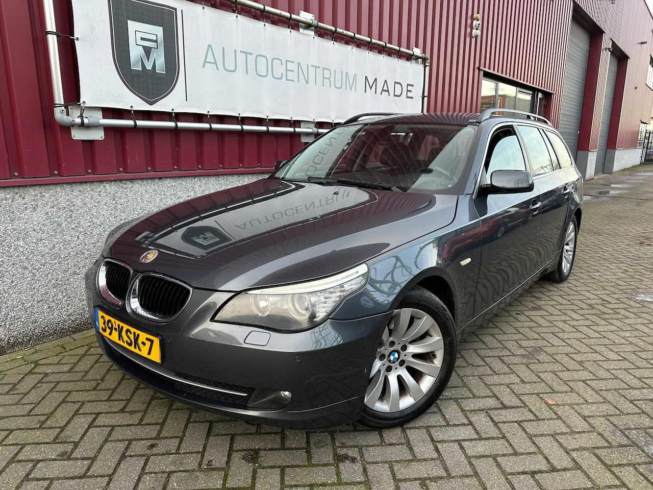 BMW 5-serie Touring - 520i Corporate Lease Business Line Edition I // Leer // PDC // Navi - AutoWereld.nl