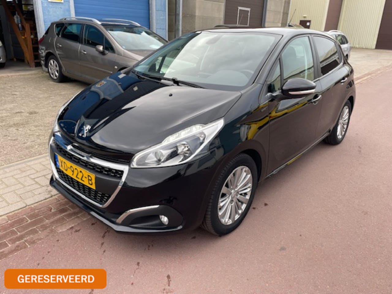 Peugeot 208 - 1.2 PureTech Signature nov-2018 Navigatie 100% Peugeot dealer onderhouden met Boekjes en N - AutoWereld.nl