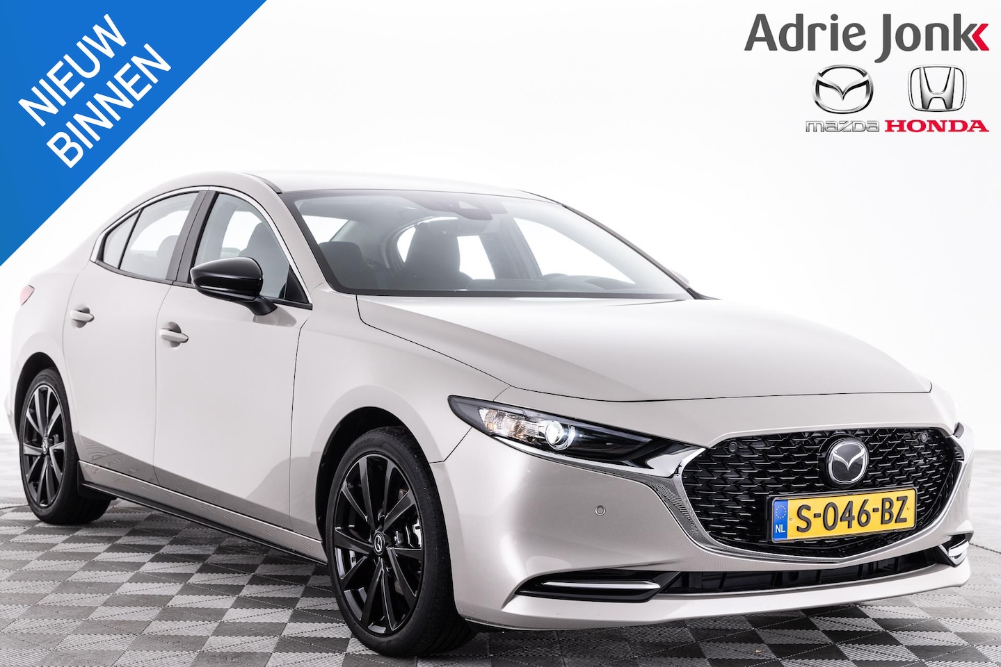 Mazda 3 - 2.0 e-SkyActiv-X M Hybrid 186 Comfort | APPLE CARPLAY | TREKHAAK |  DODEHOEKDETECTIE | ACH - AutoWereld.nl