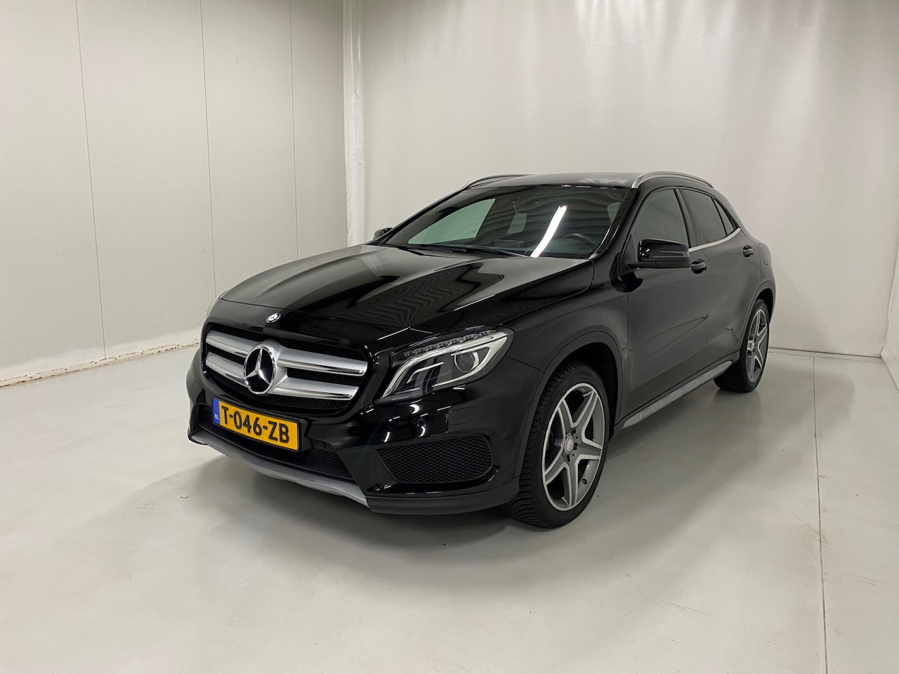 Mercedes-Benz GLA-Klasse - 200 AMG Navi Camera Trekhaak 19inch LM Bi-Xenon Koplampen Stoelverwarming - AutoWereld.nl