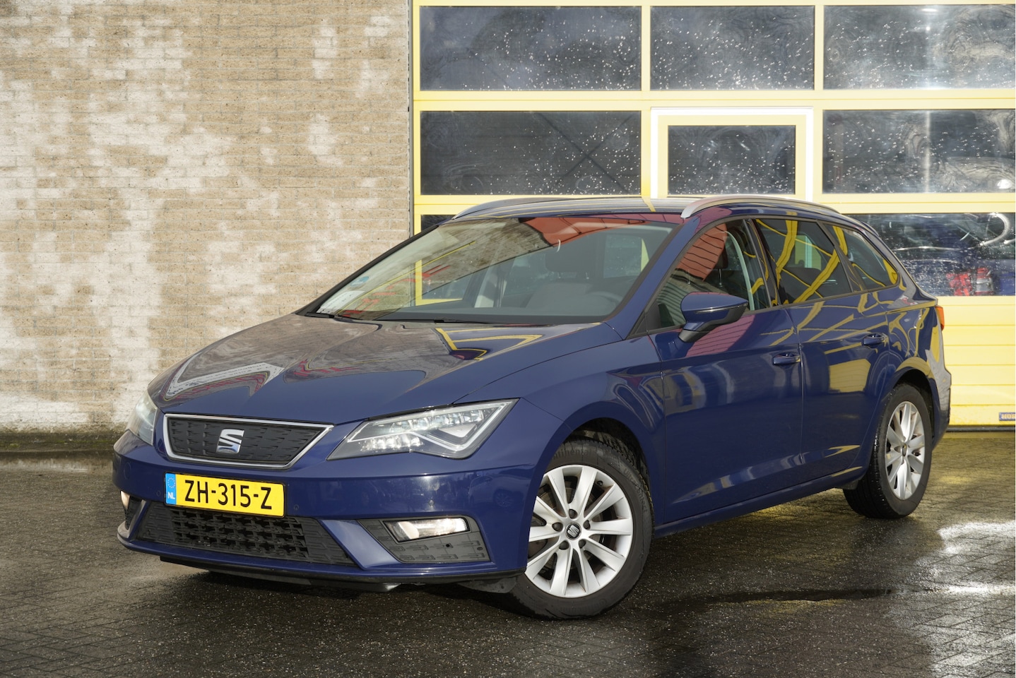 Seat Leon ST - 1.0 EcoTSI Style BJ2019 Lmv 16" | Led | Pdc | Navi | Trekhaak | Achteruitrijcamera | Clima - AutoWereld.nl