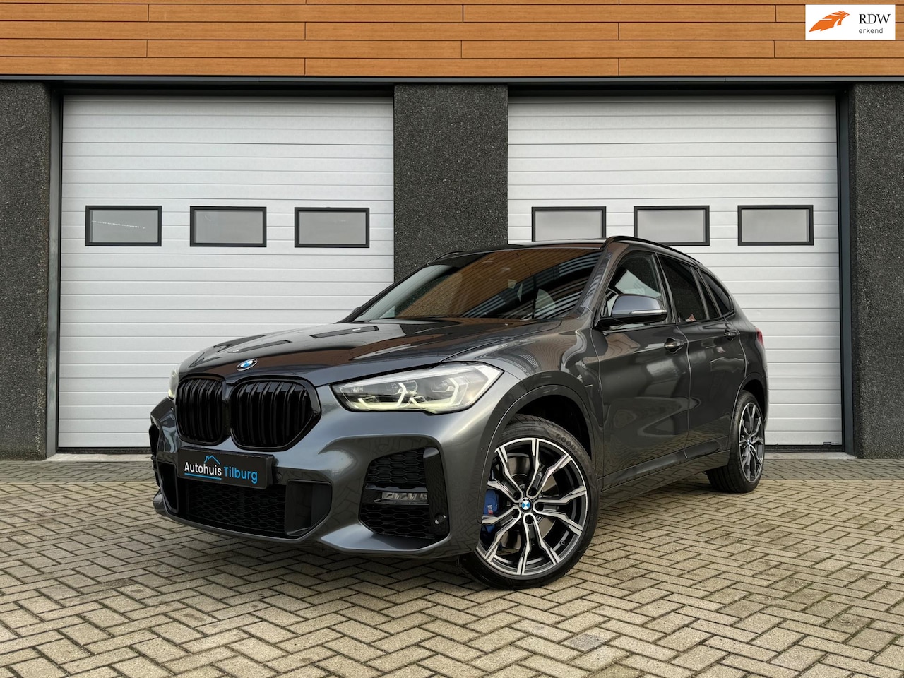 BMW X1 - SDrive20i 192PK LCI M-Sport Pano Leder HUD - AutoWereld.nl