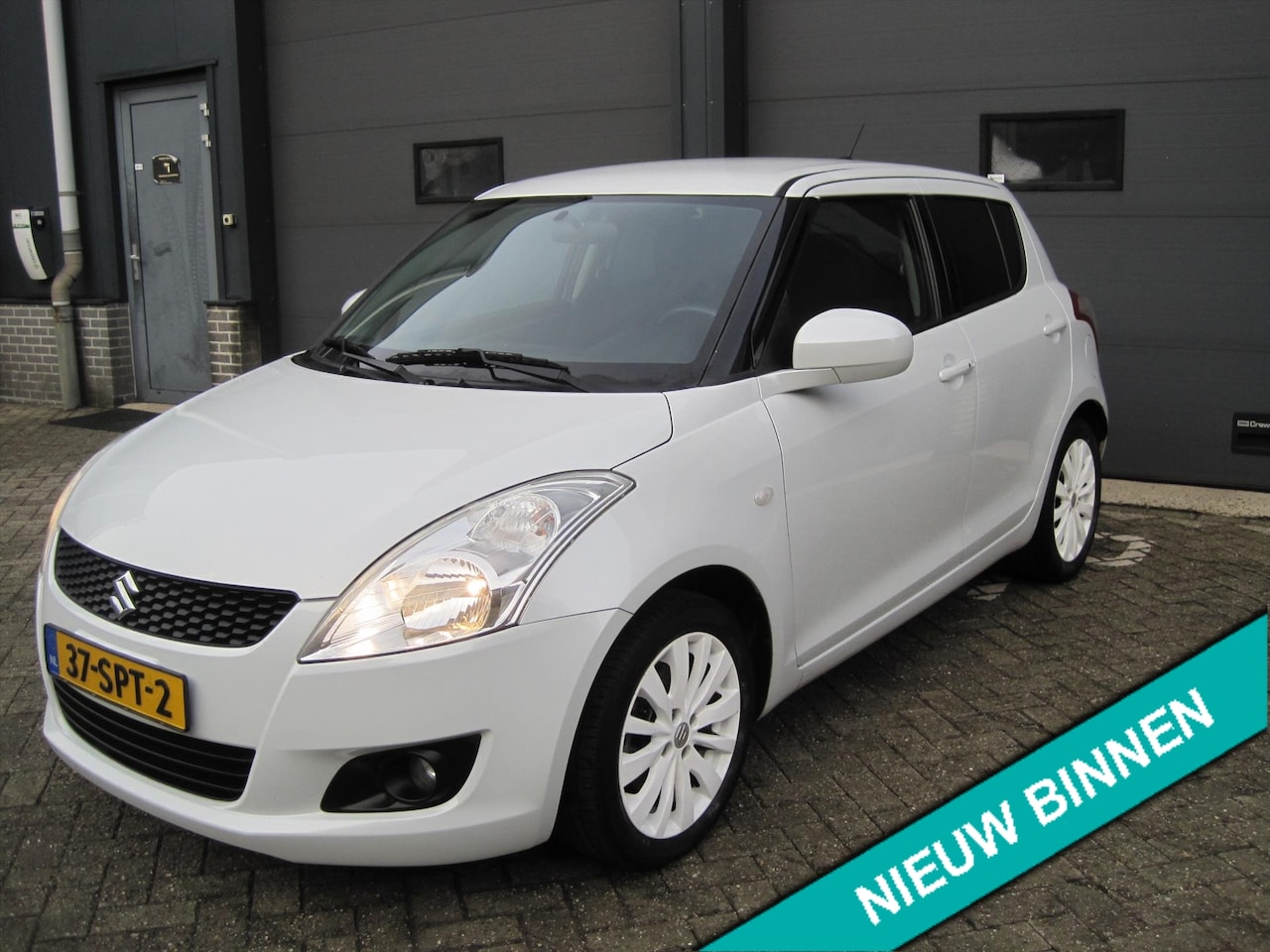 Suzuki Swift - 1.2 5 Drs Exclusive EASS ClimateContr./Keyless Entry/Stoelverw/E.raam bed. - AutoWereld.nl