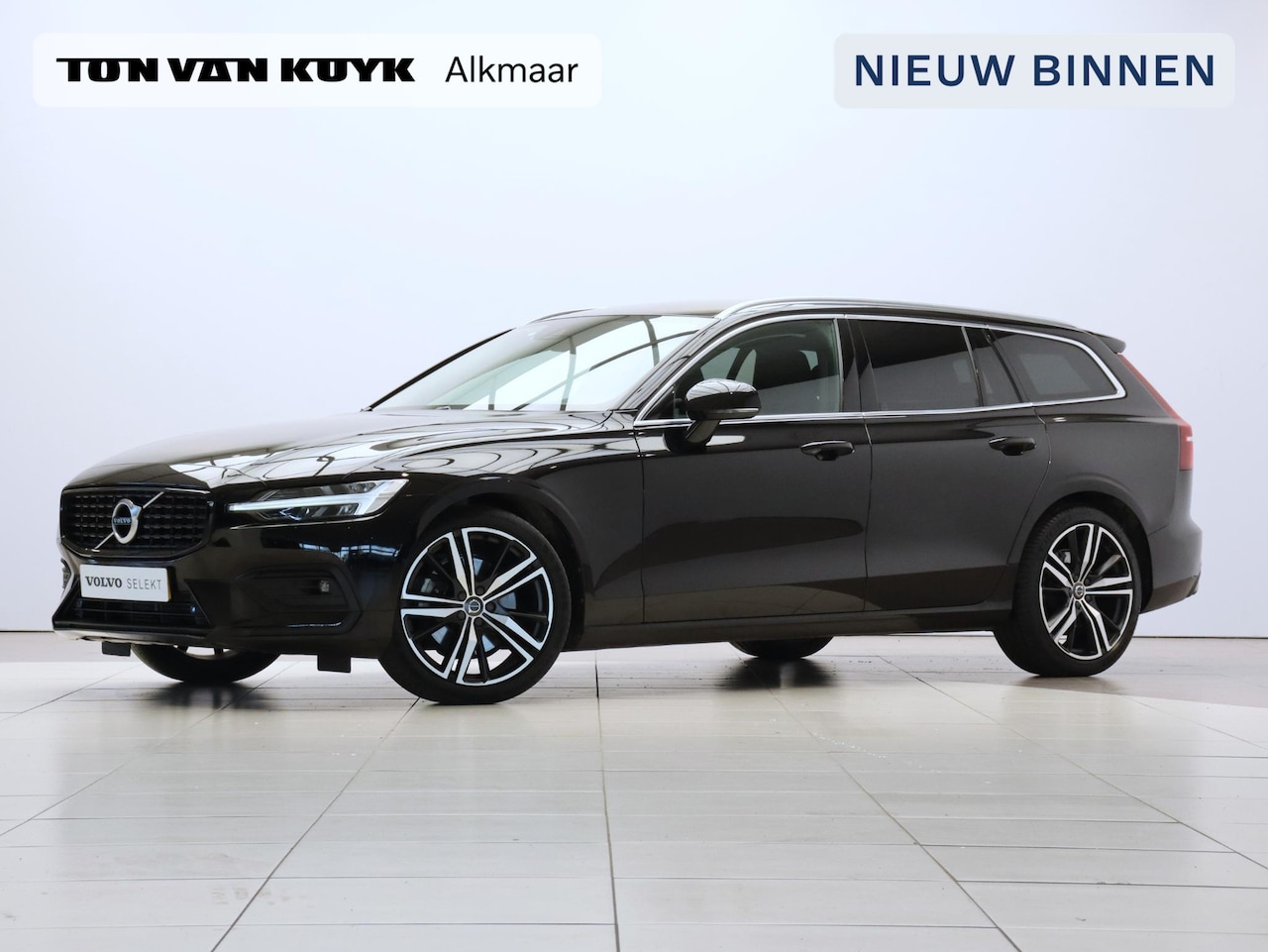 Volvo V60 - B3 163PK Mild Hybrid Business Pro / Trekhaak / 19" / Verwarmbare Stoelen + Stuurwiel / BLI - AutoWereld.nl