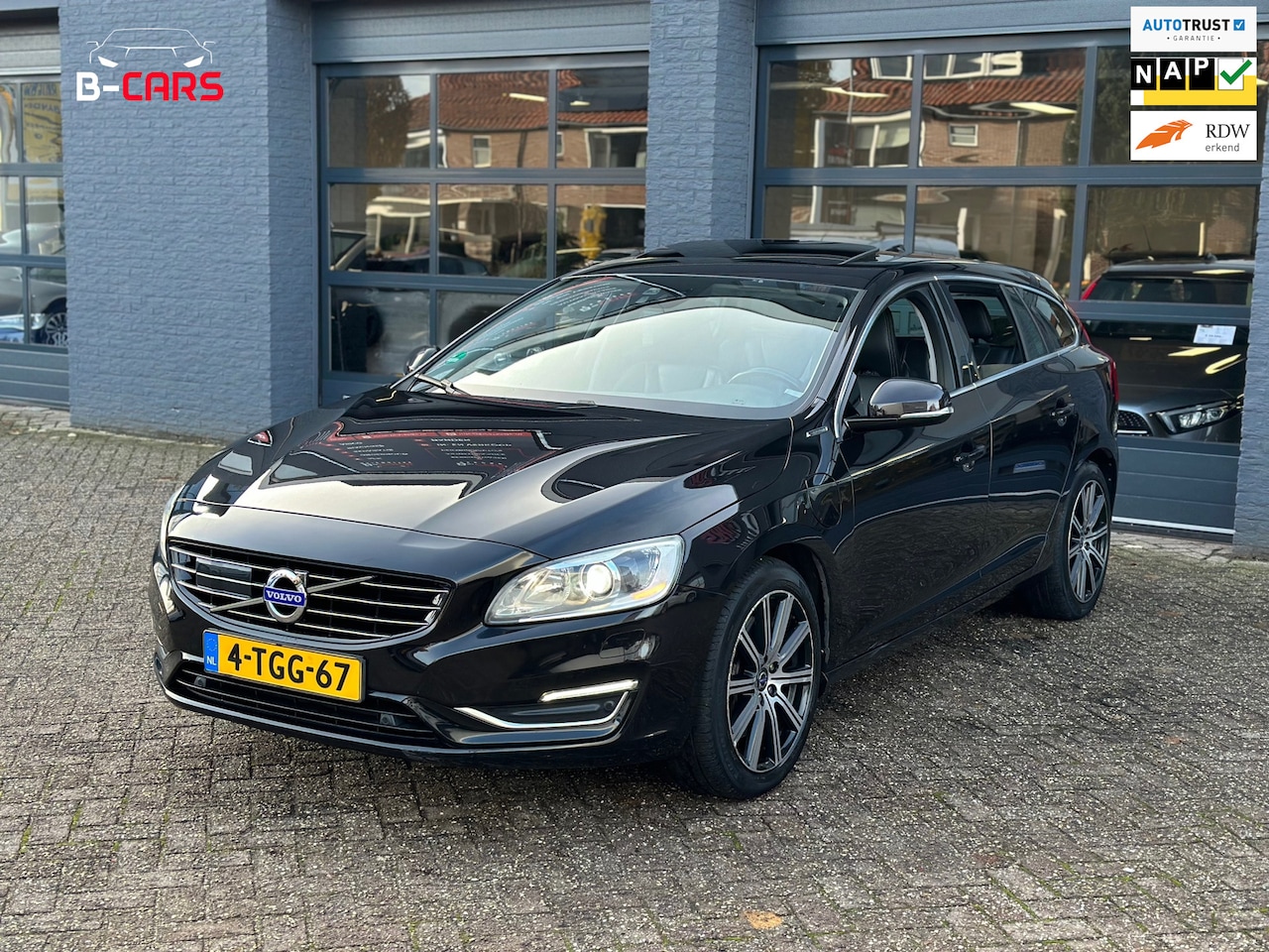 Volvo V60 - 2.4 D6 AWD Plug-In Hybrid Summum LEER|PANO|NAVI|XENON|LINEASS|NAP!! - AutoWereld.nl