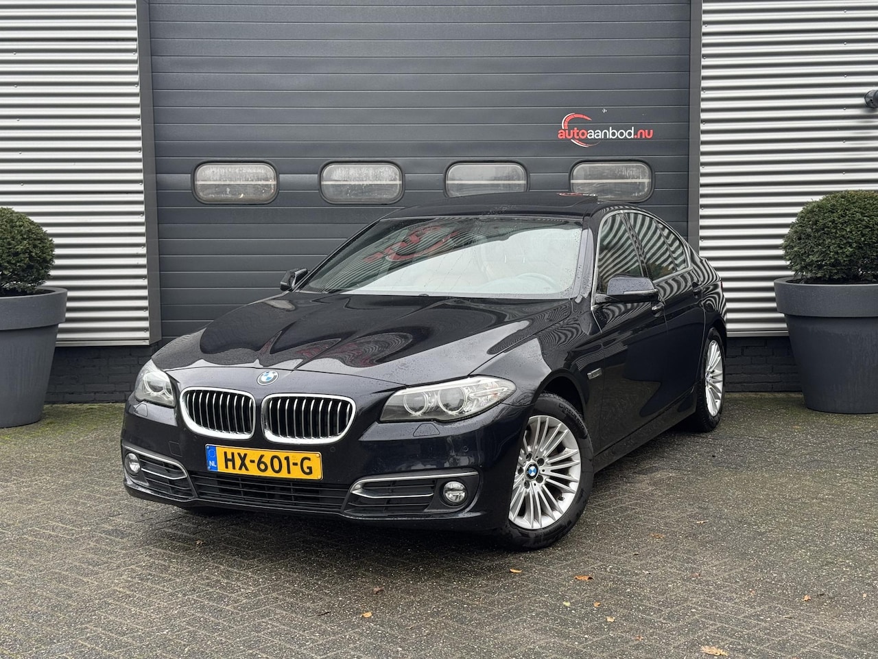 BMW 5-serie - 520d Individual Edition | Panoramadak | Lederen Bekleding | Navigatie | Stoelverwarming | - AutoWereld.nl