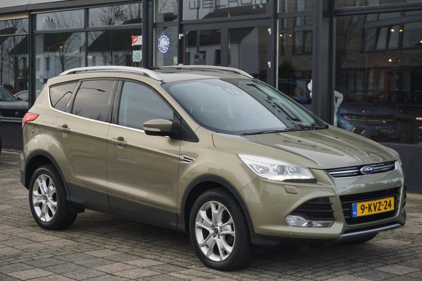 Ford Kuga - 1.6 Titanium | pano dak | trekhaak - AutoWereld.nl