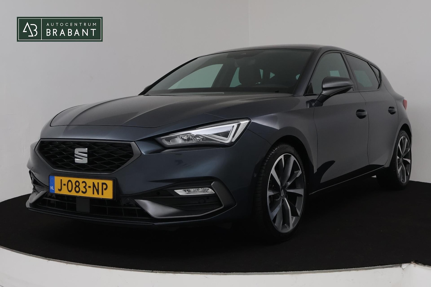 Seat Leon - 1.5 TSI FR Launch Edition Sport (VIRTUAL, TREKHAAK, NAVIGATIE, PDC, ADAPTIVE, SFEERVERLICH - AutoWereld.nl