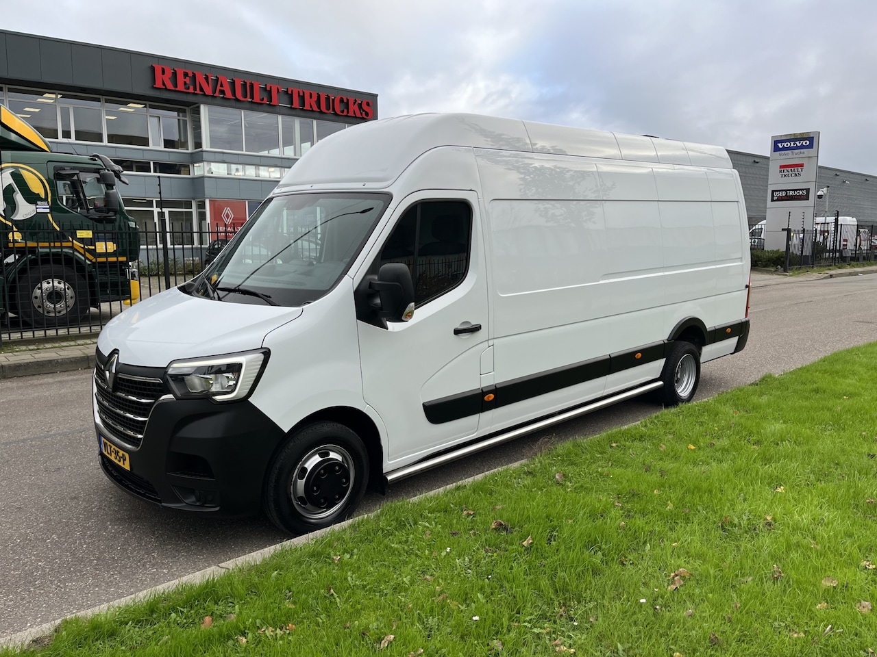 Renault Master - Red 3T5 L4 H3 , RTWD, 165 pk, Airco, Nav, Camera - AutoWereld.nl