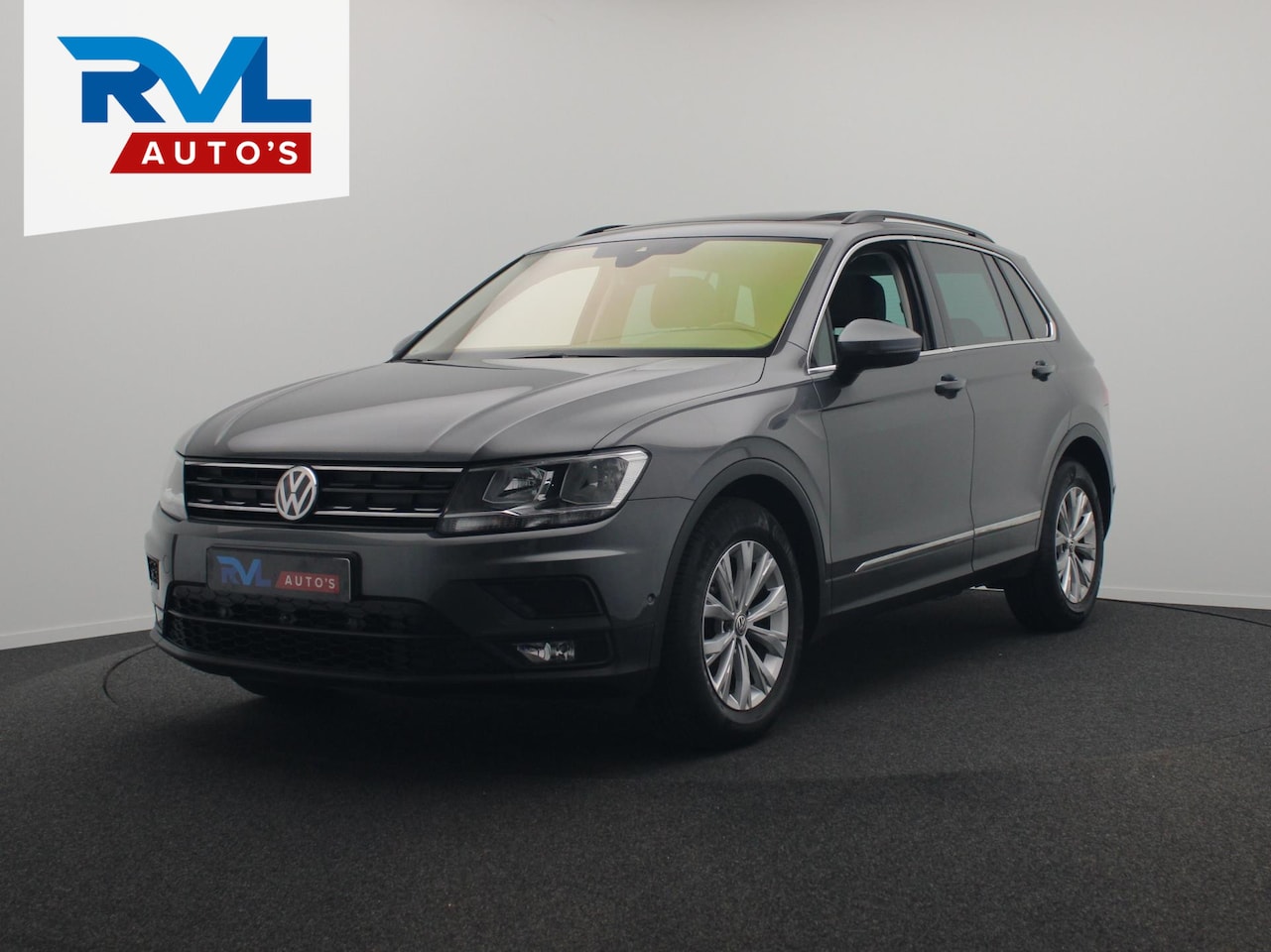 Volkswagen Tiguan - 1.5 TSI ACT Highline Pano/dak Leder Apple/Carplay Rondomzicht/Camera - AutoWereld.nl