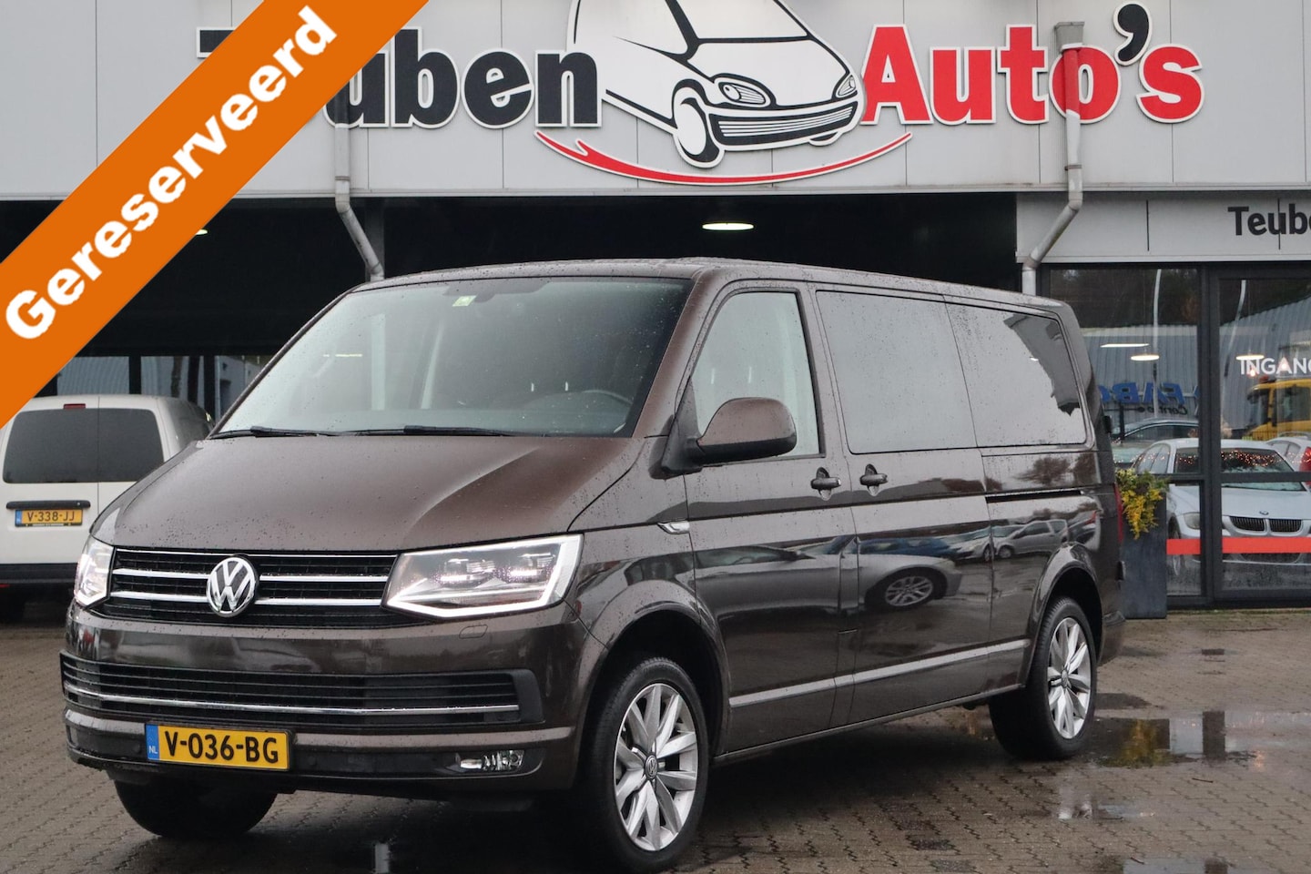 Volkswagen Transporter - 2.0 TDI L2H1 DC Highline Lederen interieur, Stoelverwarming, Navigatie, Trekhaak, Cruise c - AutoWereld.nl