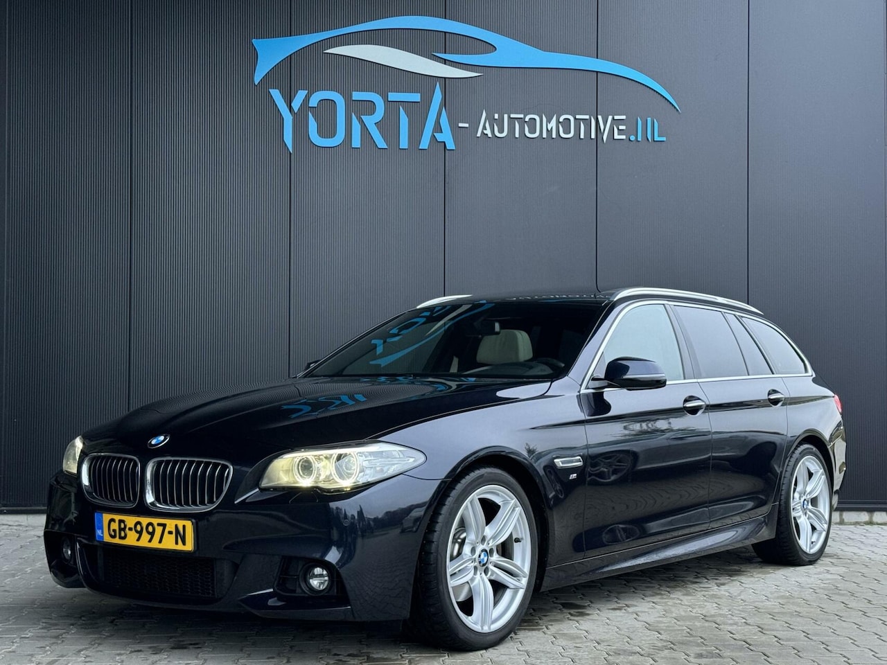 BMW 5-serie Touring - 520i M Sport PANO*MEMORY*TREKHAAK*NL AUTO - AutoWereld.nl