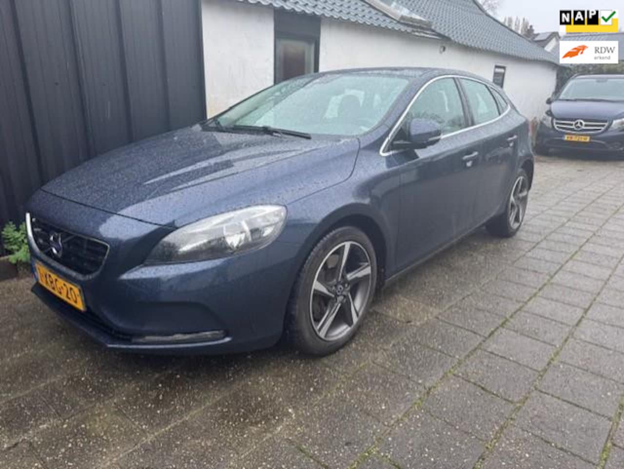 Volvo V40 - 2.0 D4 Momentum Business 2.0 D4 Momentum Business - AutoWereld.nl