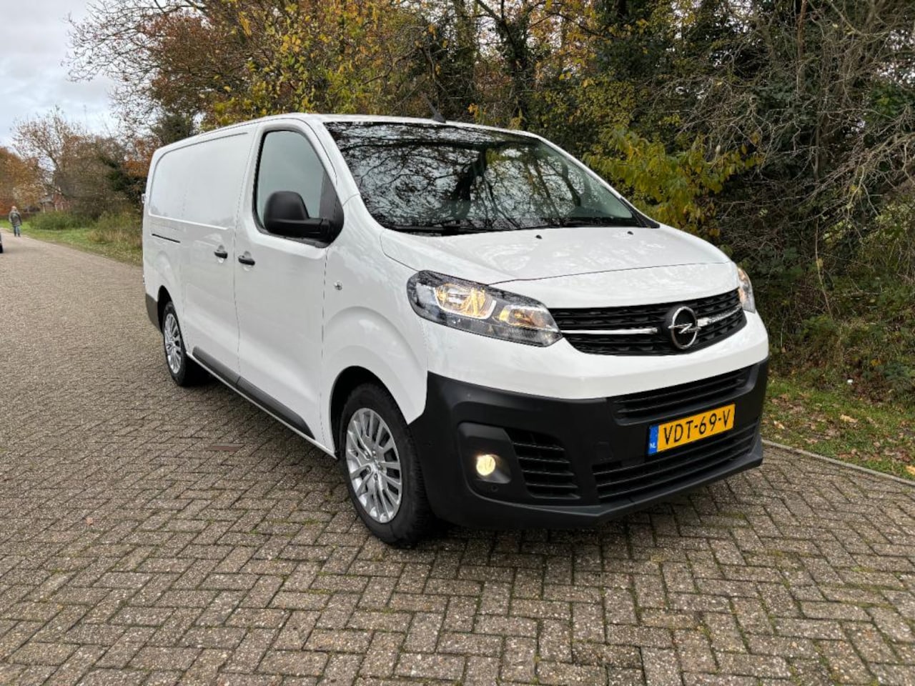 Opel Vivaro - 2.0CDTi L3H1 50.000KM 2019 Navi, Camera, Trekhaak - AutoWereld.nl