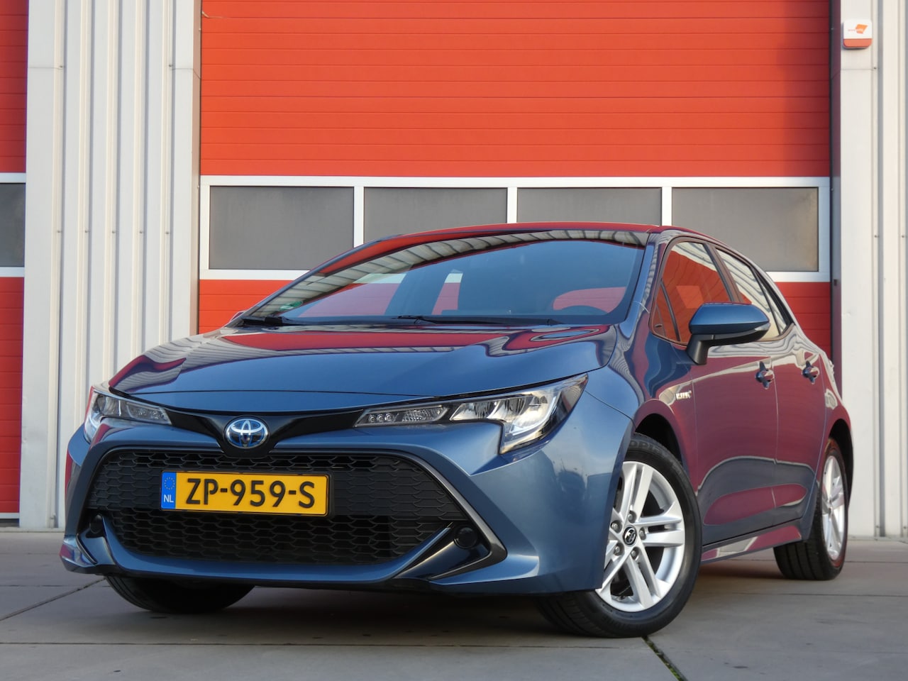 Toyota Corolla - 1.8 Hybrid Active/ lage km/ zeer mooi! - AutoWereld.nl