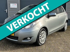 Toyota Yaris - 1.3 101pk Automaat Aspiration | Trekhaak | Parkeersensoren Achter | Airco