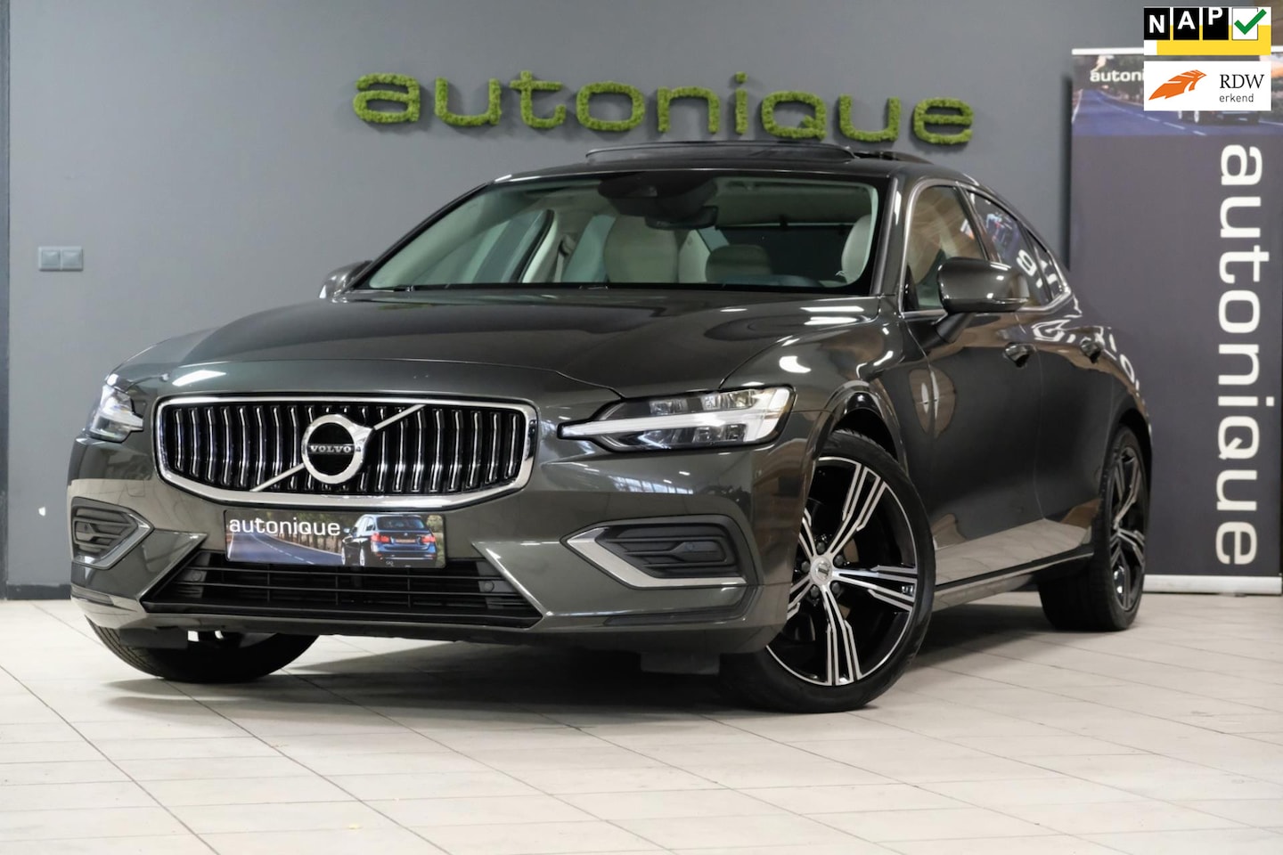 Volvo S60 - 2.0 B3 Inscription **PANORAMADAK** Camera|Stuur&Stoelverw|Adapt. Cruise 50.000km!! - AutoWereld.nl