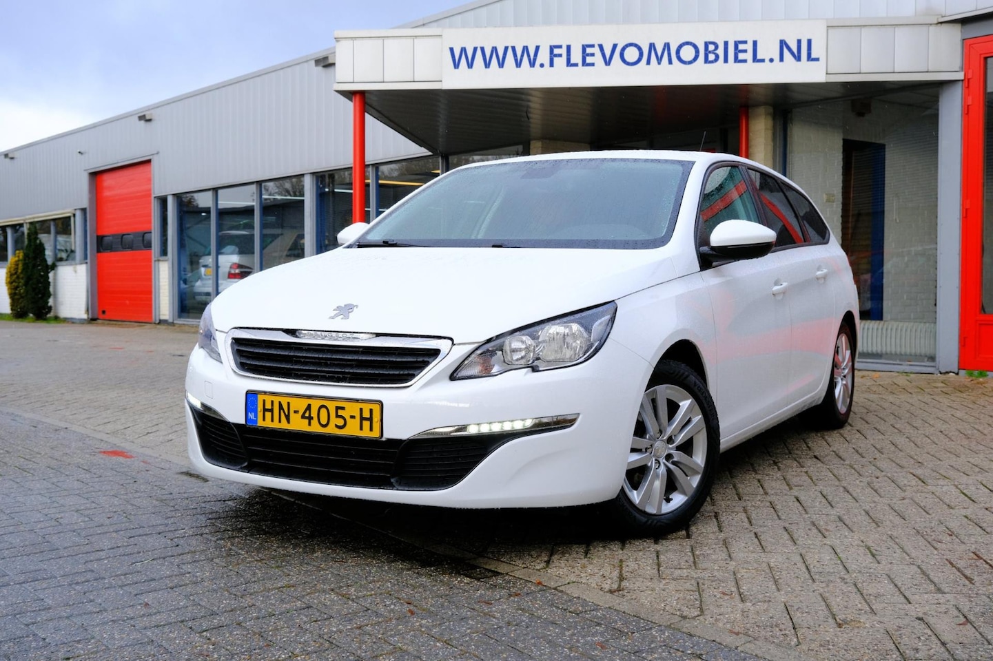 Peugeot 308 SW - 1.6 BlueHDI Pack Leder|Navi|Clima|LMV - AutoWereld.nl