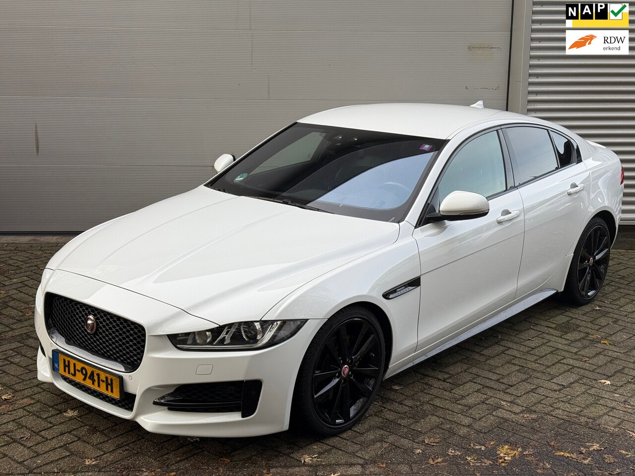 Jaguar XE - 2.0 D Portfolio l R design l Xenon l Camera l Automaat l Rijdt en schakelt zeer goed l - AutoWereld.nl